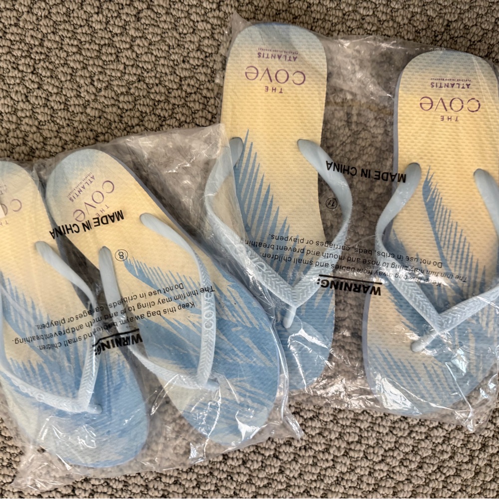 The Cove Atlantis Blue & Yellow Palm Print Flip Flops